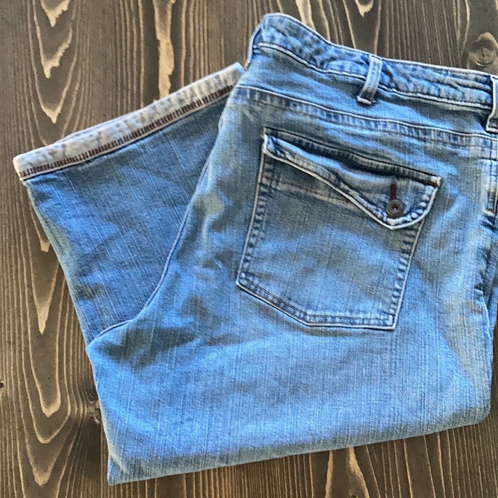 EUC Levi’s denim capris plus size women’s 22 22W